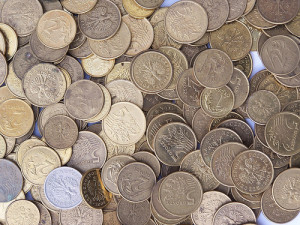 Polski bilon w wartościach od 1 do 20 groszy.