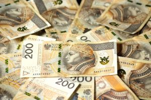 dużo banknotów dwustuzłotowych